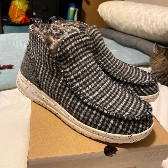 Hey Dude | Shoes | Helis Pop Shoe 
